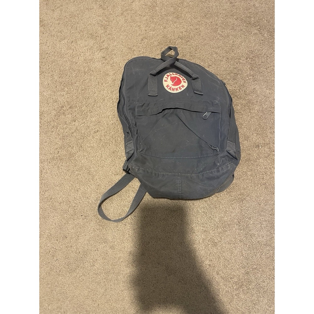 Fjällräven Kanken Grey Backpack with Logo Accent, Zipper, Outer Pockets